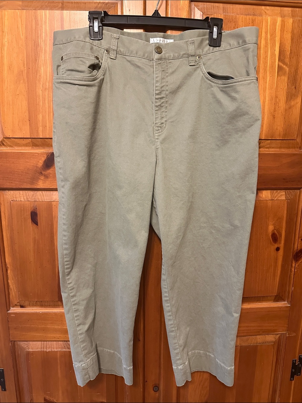 Jones Sport Women’s Capris 16